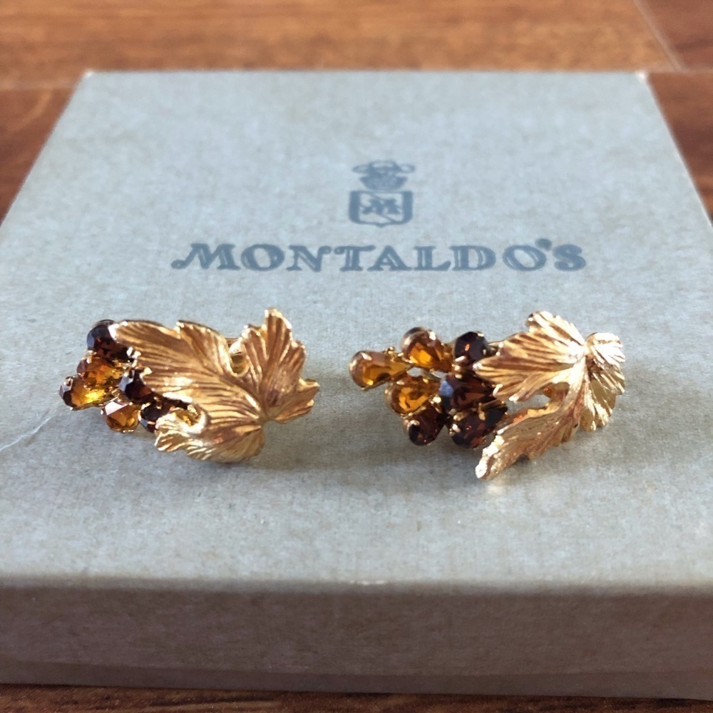 Vintage Montaldo’s grape clip on earrings. Made in Japan - Picture 3 of 3
